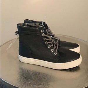 NWT Old Navy Boys Blue Winter Boots Sz 1